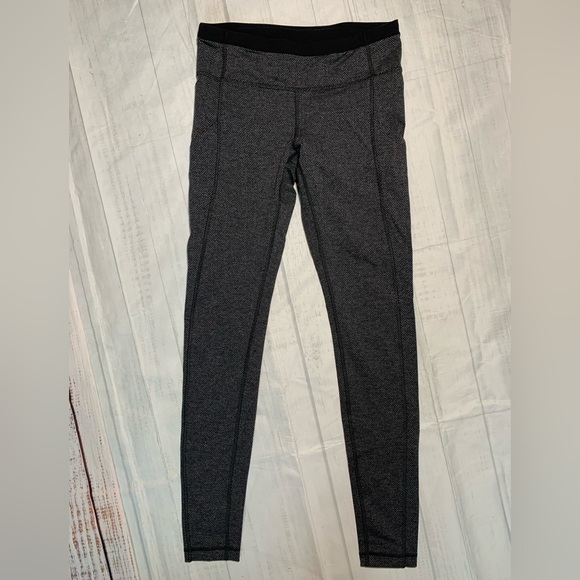 lululemon athletica Pants - Lululemon Herringbone leggings. Black/gray. Size 8.